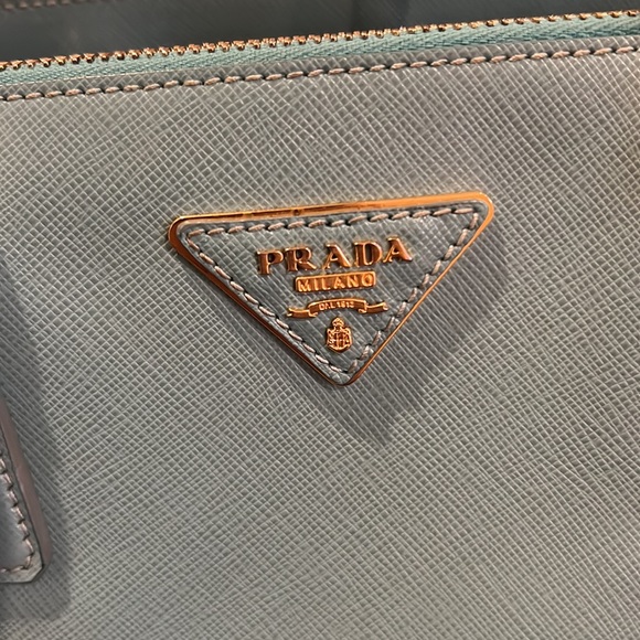 Large galleria Prada bag- appearance great with some flaws. - Picture 4 of 8